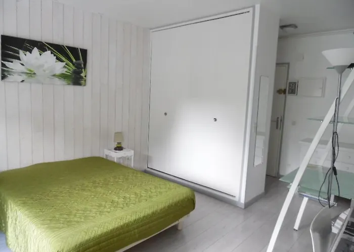 Lumineux Avec Balcon Et Terrasse, Animaux Admis, Parking Securise, Proche Des Thermes - Fr-1-703-123 Lägenhet